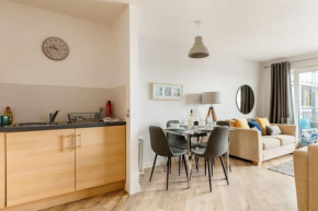 Harbourside Retreat - Spacious Balcony with Harbour Views